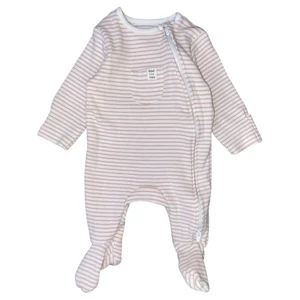 Újszülött 0-1 hó (50-56) M&amp;S csíkos bordázott rugdalózó