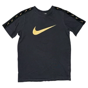 11-13 év (152-158) Nike póló