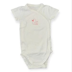 0-6 hó (62-68) TCM kacsás átlapolós body