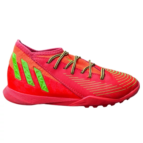 30,5-es (UK12) Adidas Predator gyerek focicipő
